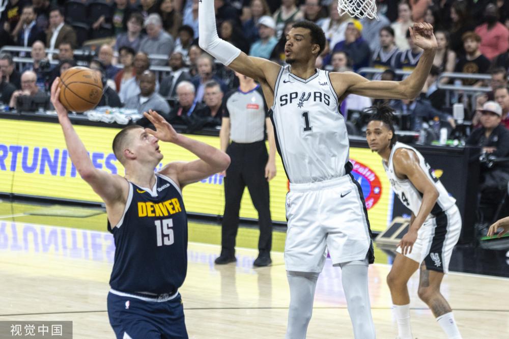 通过德布劳 通过德布劳