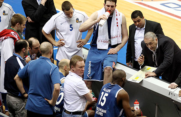 拱门上悬挂 拱门上悬挂